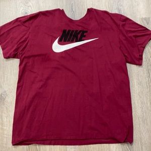 The Nike Tee. Men’s XL Maroon